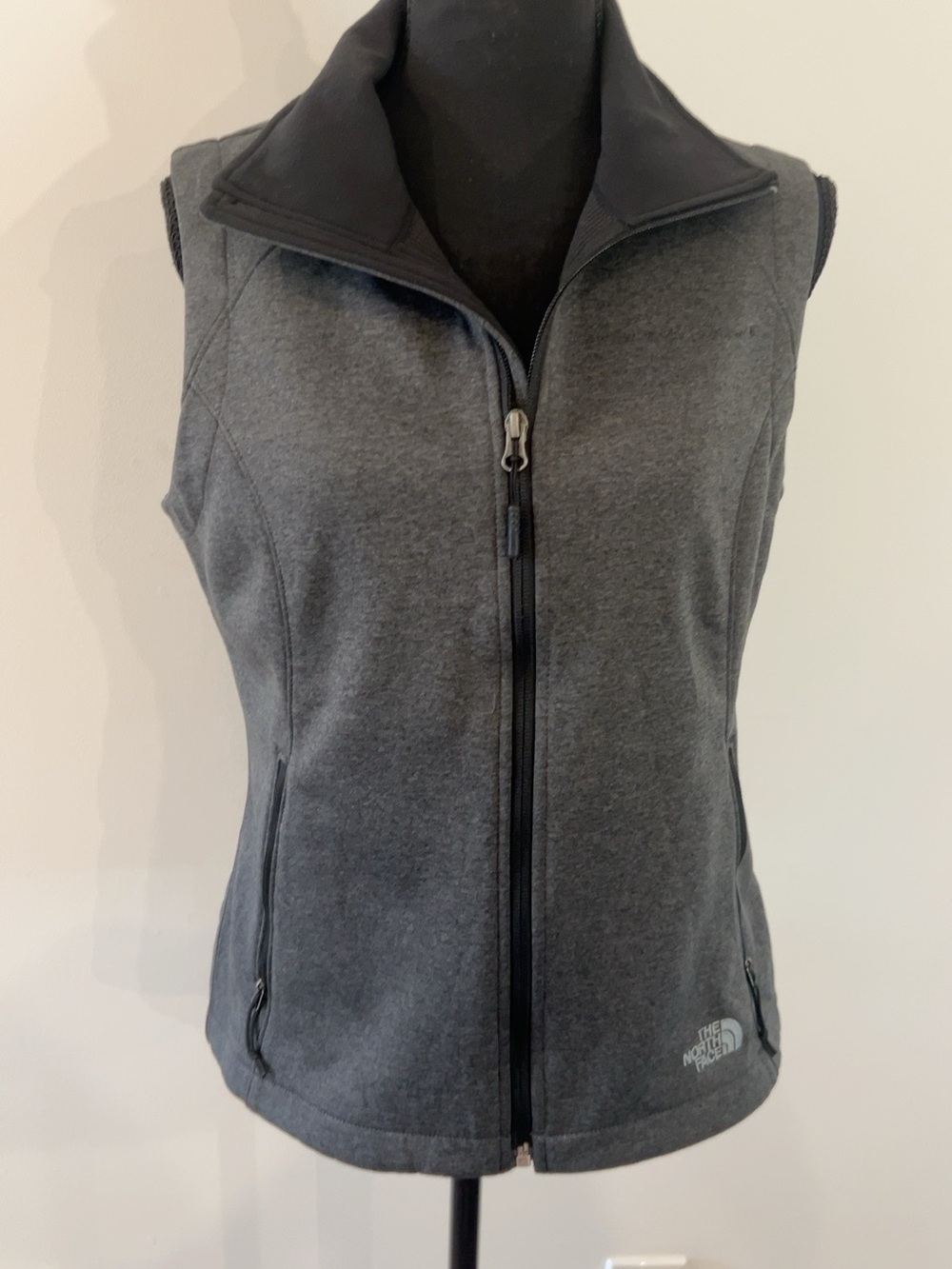 The North Face Women’s Ridgewall Soft Shell Vest Gray Small